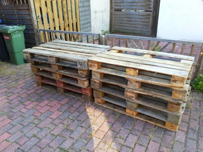 Garden sofa made of pallets