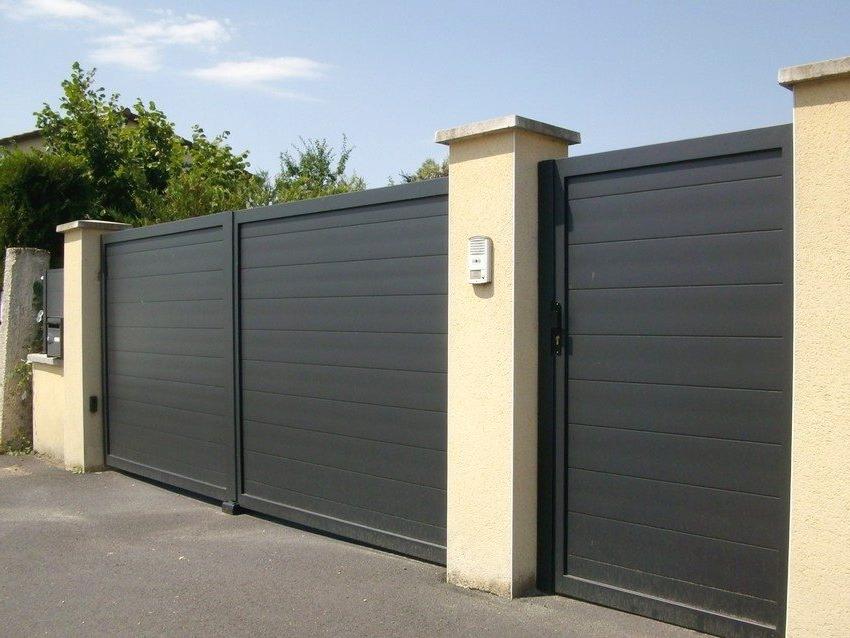 Hinged gates and a wicket made of metal are made in the same style