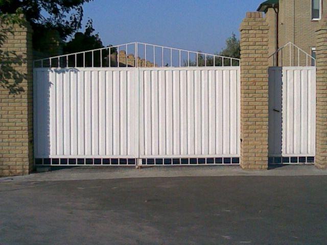 Installation of swing gates can be done by hand