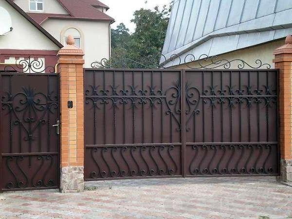 Metal gates require periodic painting