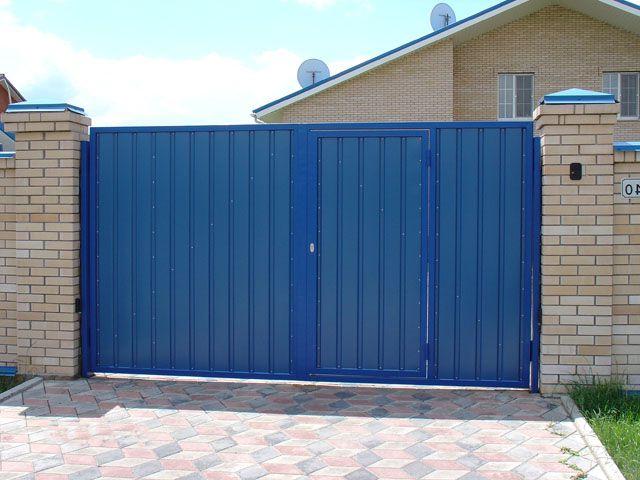 Swing gates with built-in wicket