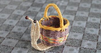small weaving baskets from newspaper tube