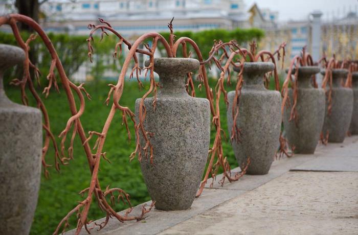 original fencing made of forged and concrete structure